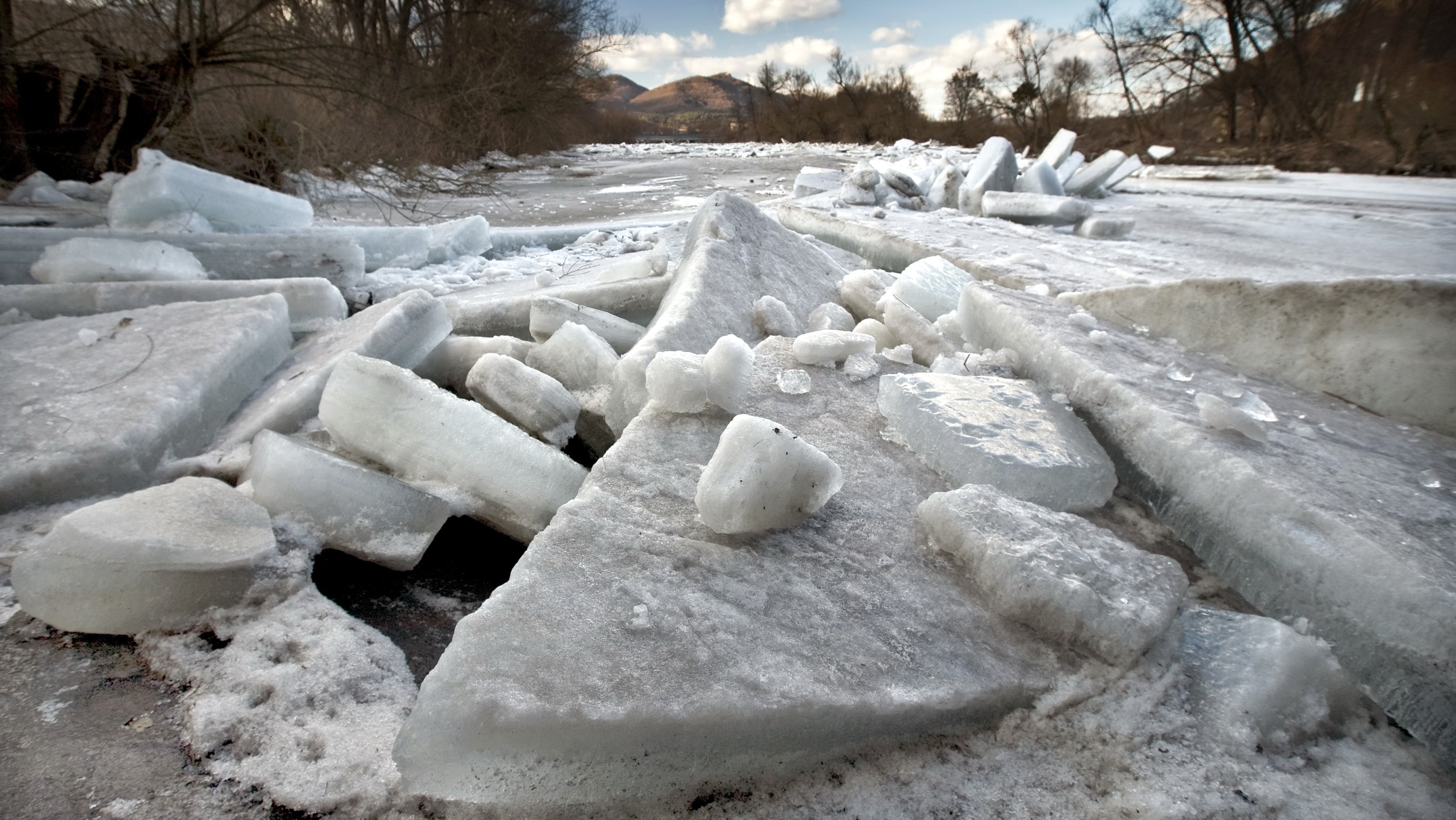 Ľadové kryhy spôsobujú na Orave problémy
